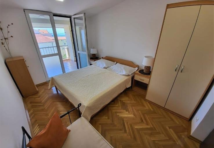 6 Makarska