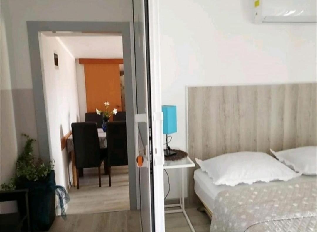 Apartment 6