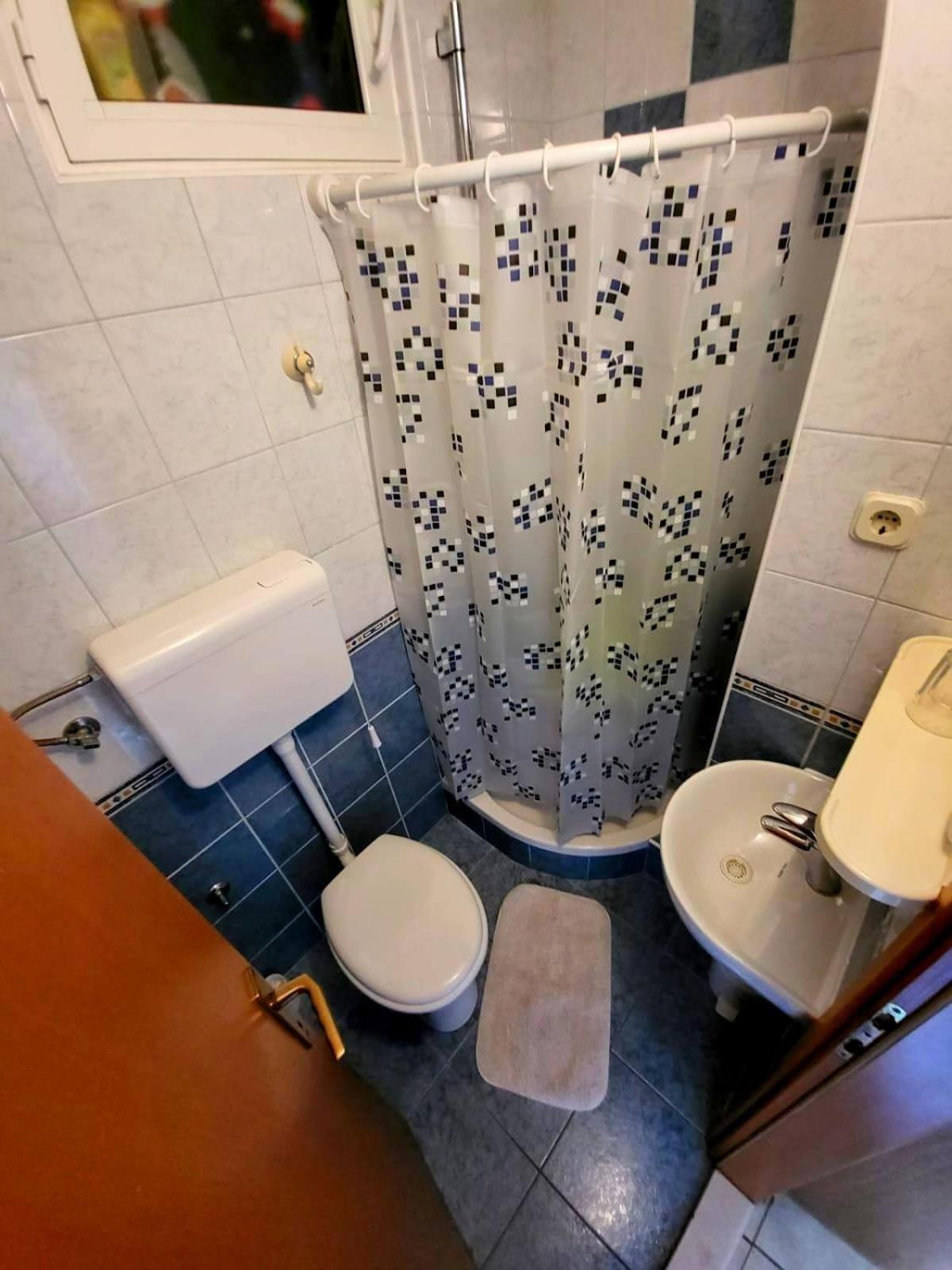 6 Apartment *