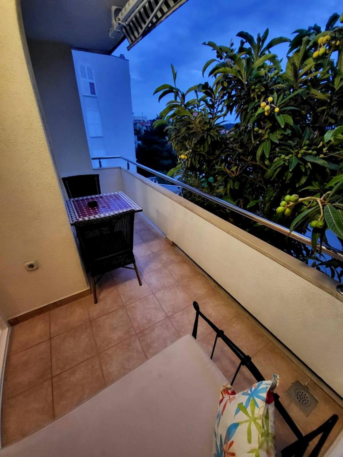 6 Apartment *