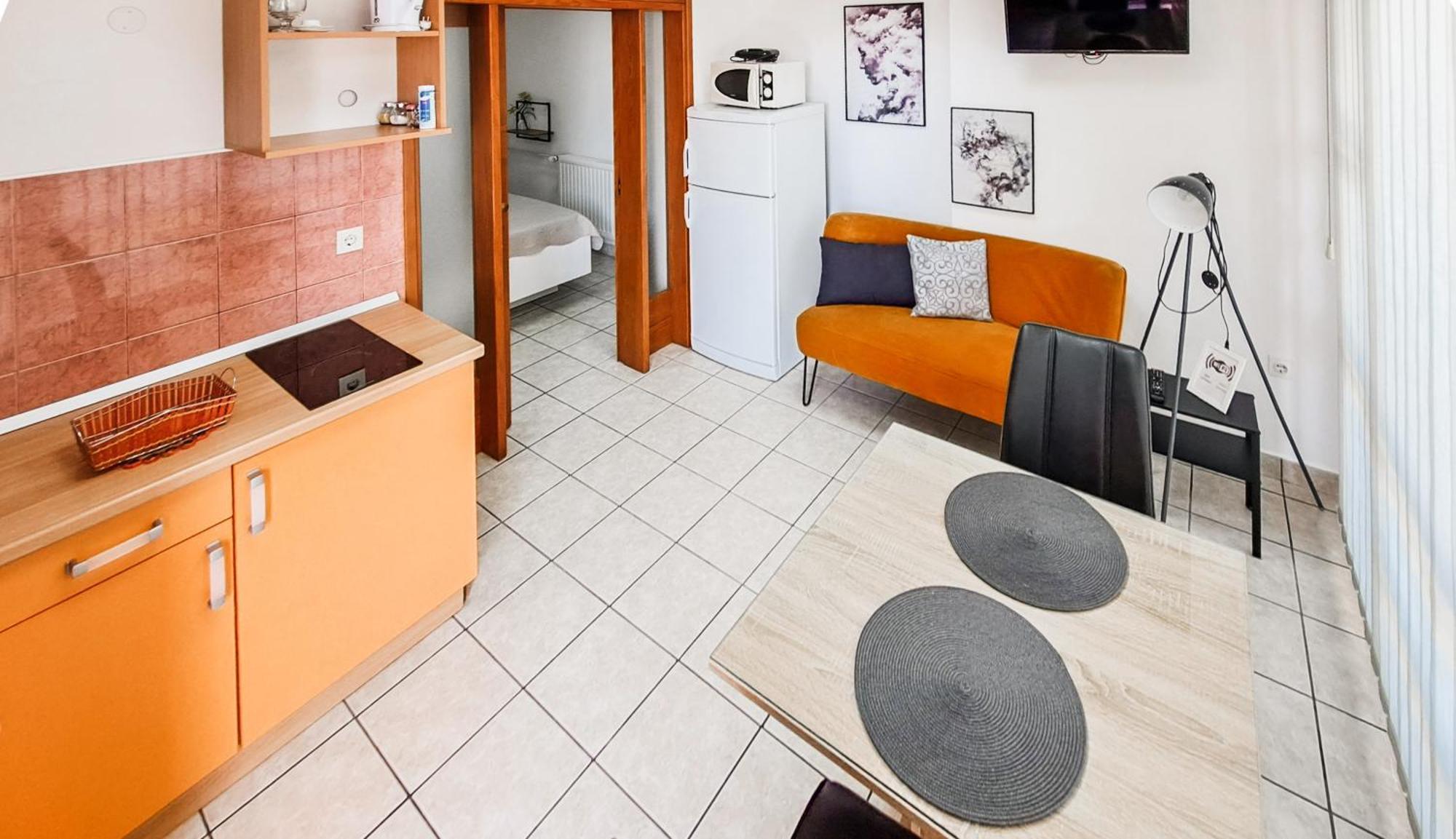 6 * Makarska
